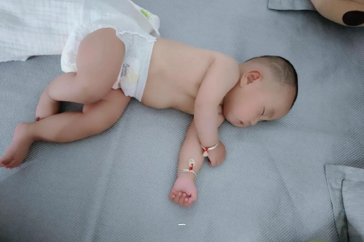 铜仁宝宝胳膊上起红疙瘩